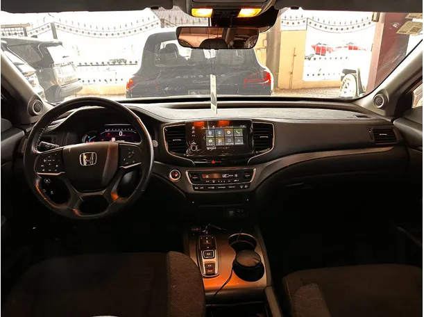Car image 18