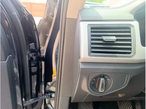 Car image 29