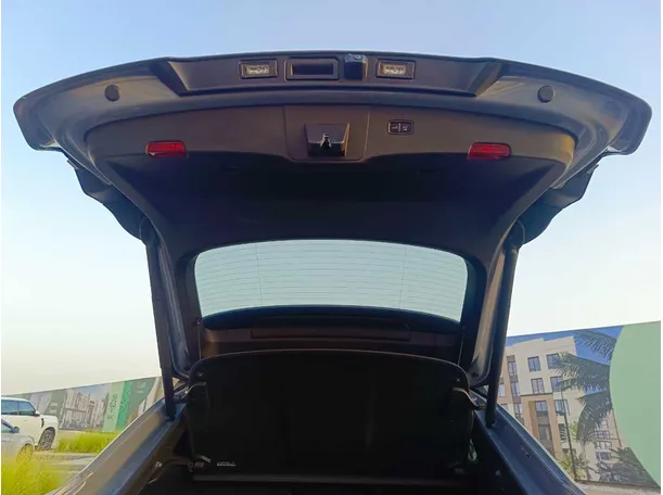 Car image 34