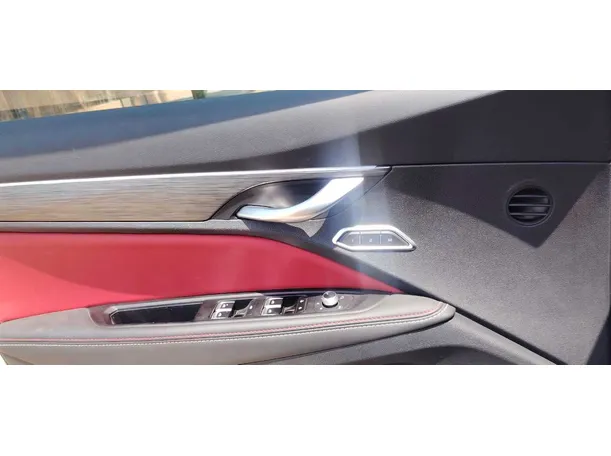 Car image 26