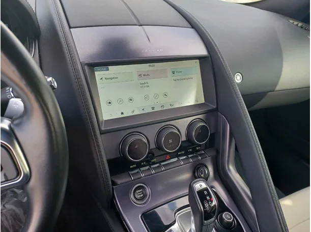 Car image 14