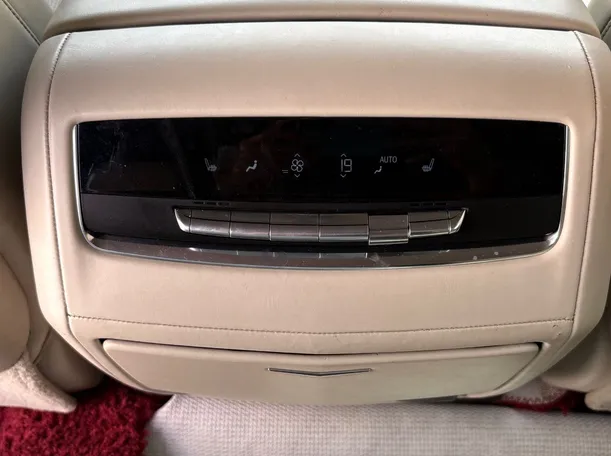 Car image 30