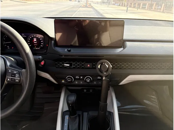 Car image 17