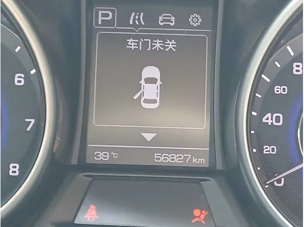 Car image 18