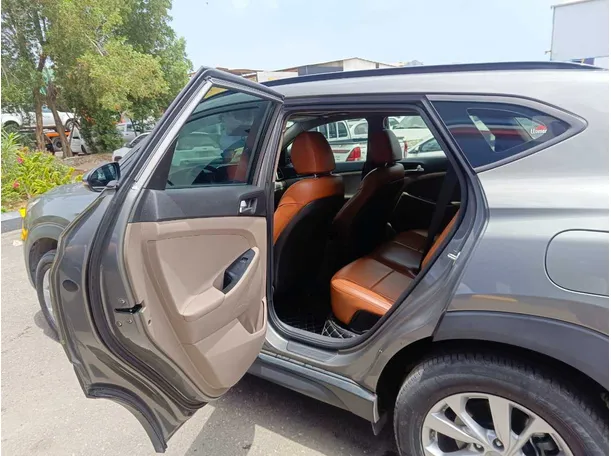 Car image 16