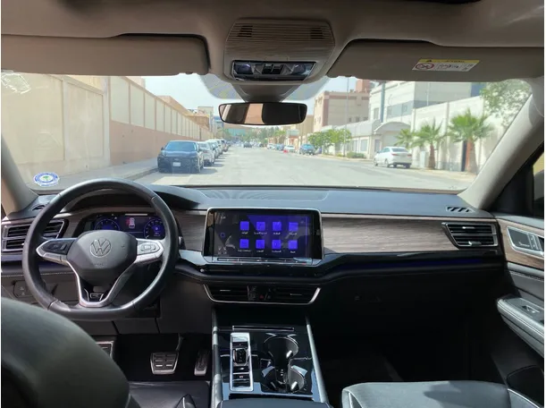 Car image 14