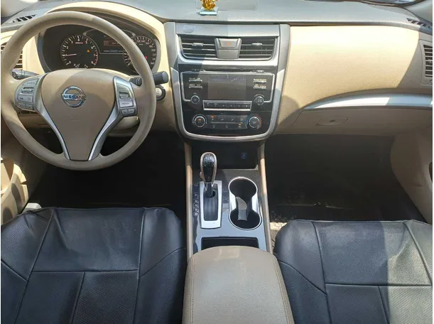 Car image 16