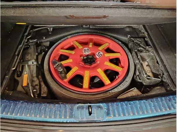 Car image 30