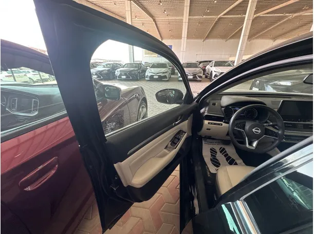 Car image 7