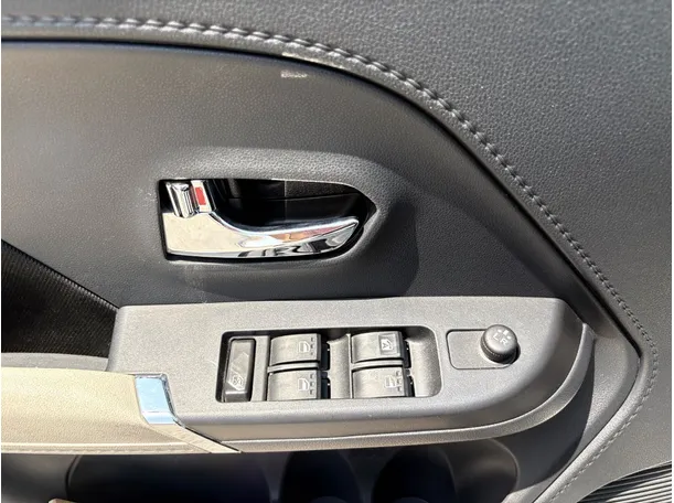 Car image 24