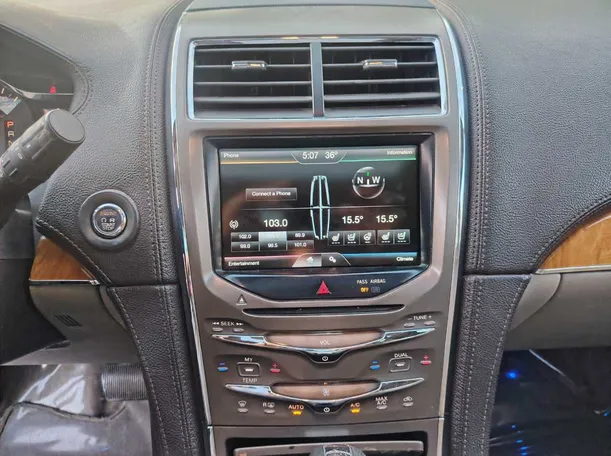 Car image 22