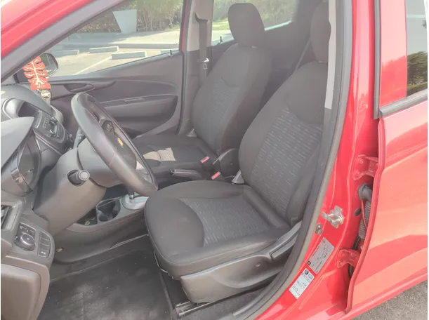 Car image 12