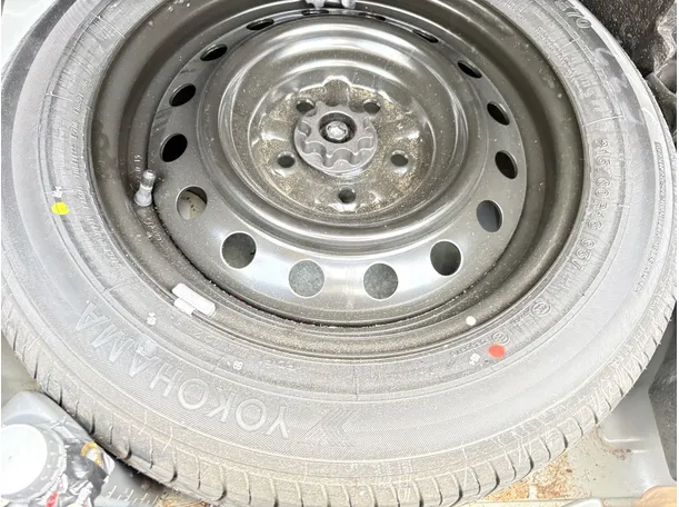 Car image 28
