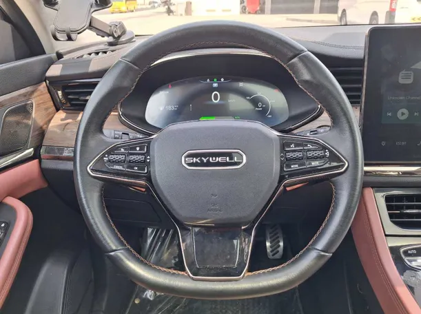 Car image 14