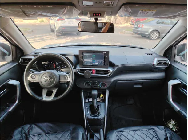 Car image 17