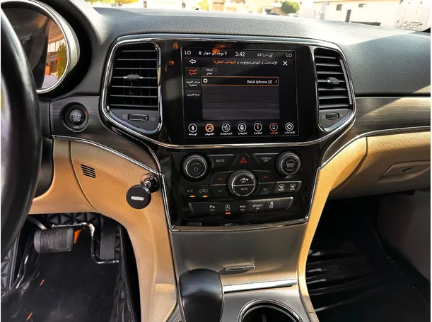 Car image 19