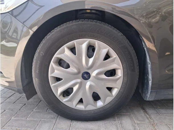 Car image 17