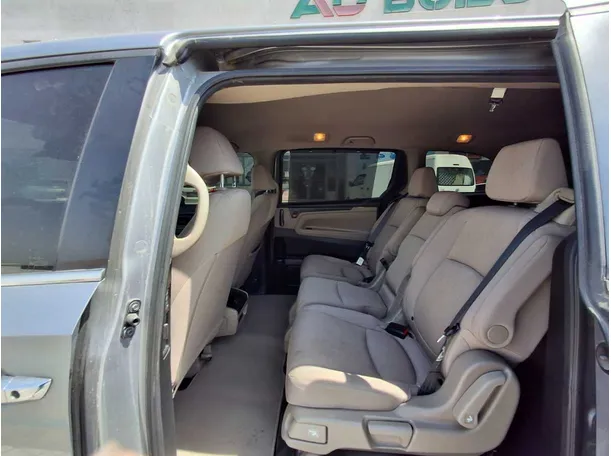 Car image 13