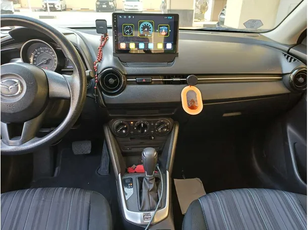 Car image 18