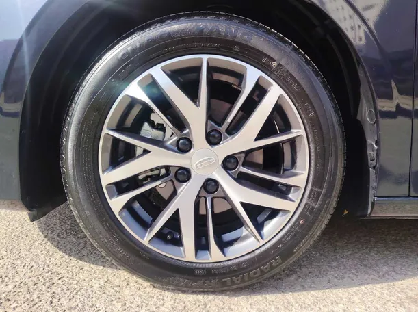 Car image 10