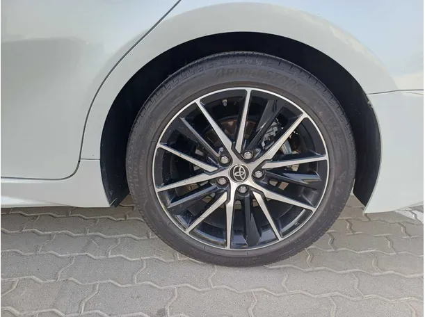Car image 9