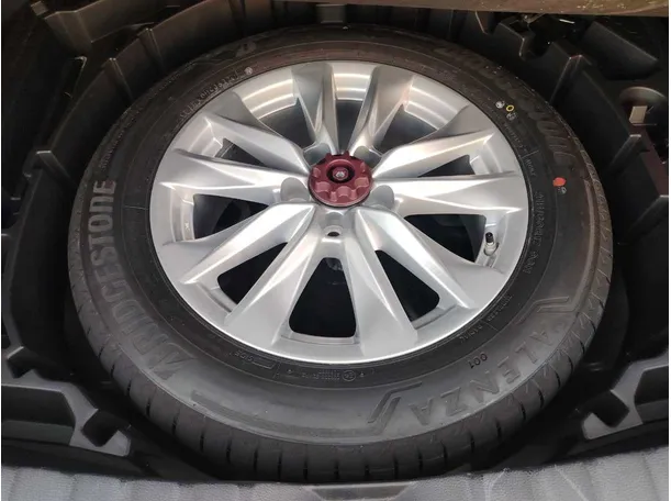 Car image 32