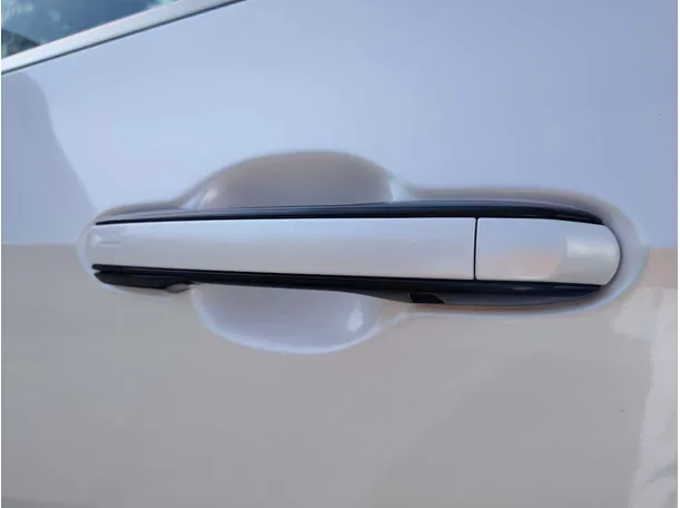 Car image 32