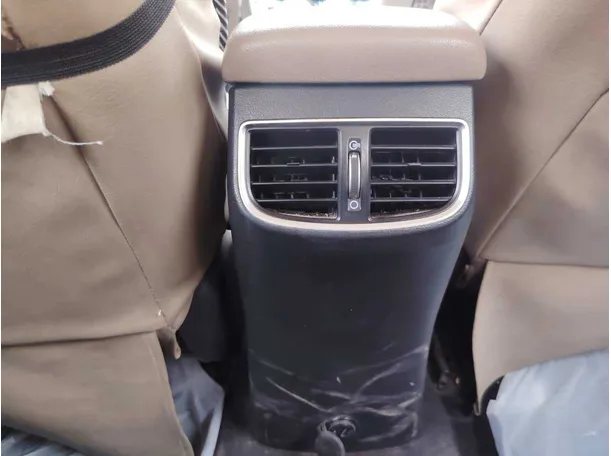 Car image 28