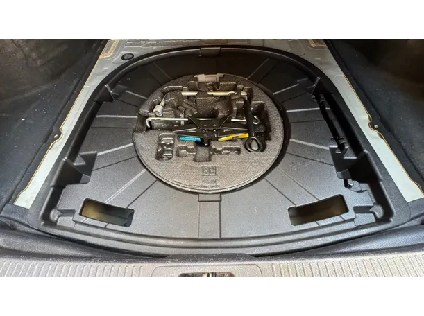 Car image 25