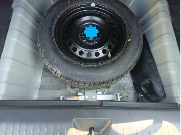 Car image 35