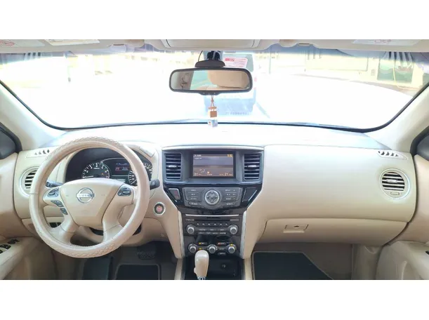 Car image 17