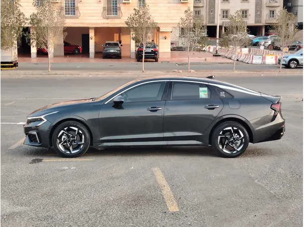 Car image 8