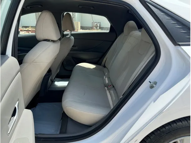 Car image 15