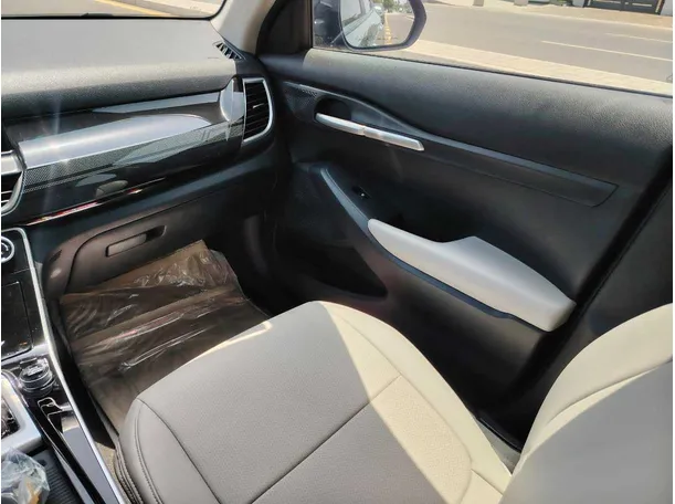 Car image 35