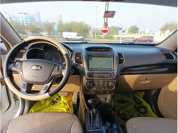Car image 15