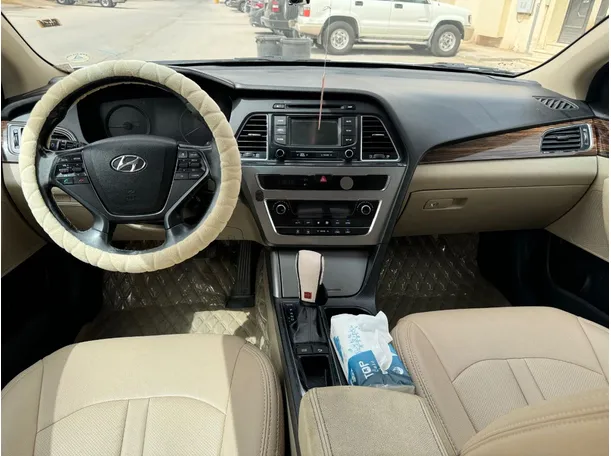 Car image 16