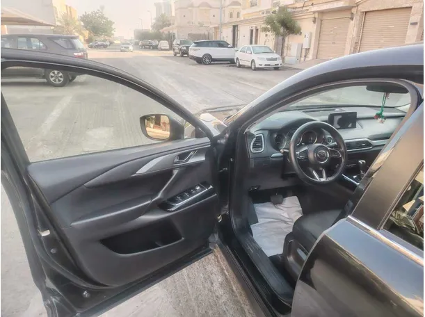 Car image 11