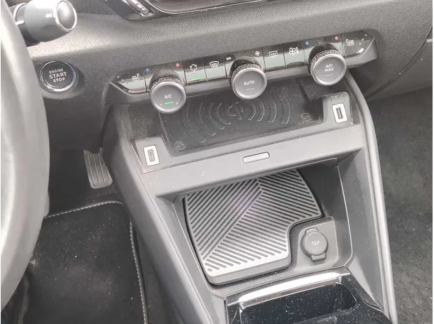 Car image 24