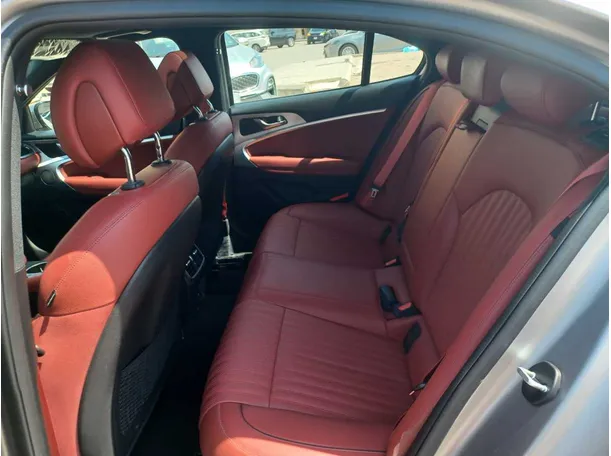 Car image 15