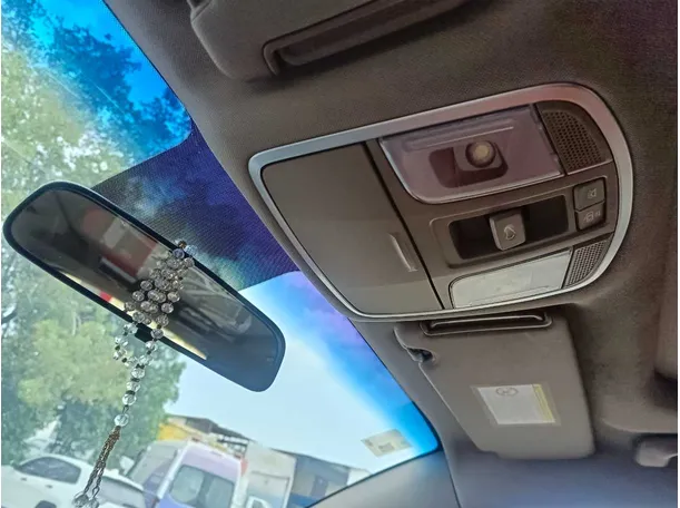 Car image 29