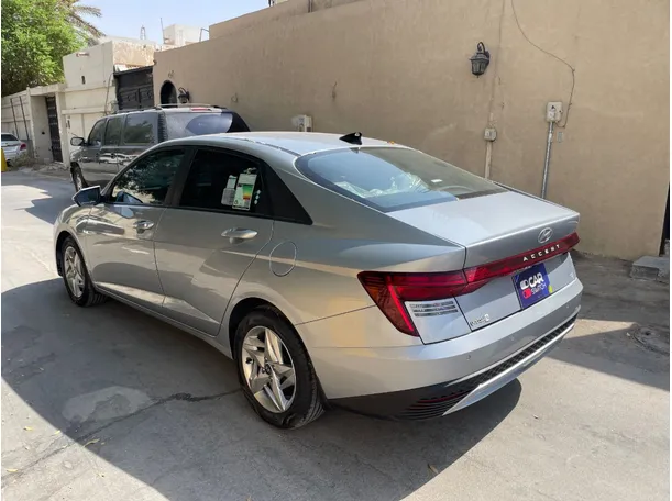 Car image 7