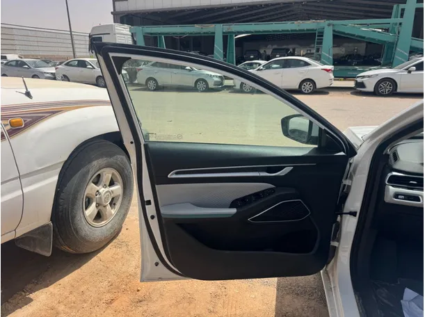 Car image 8