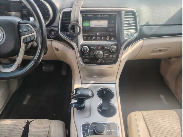 Car image 18
