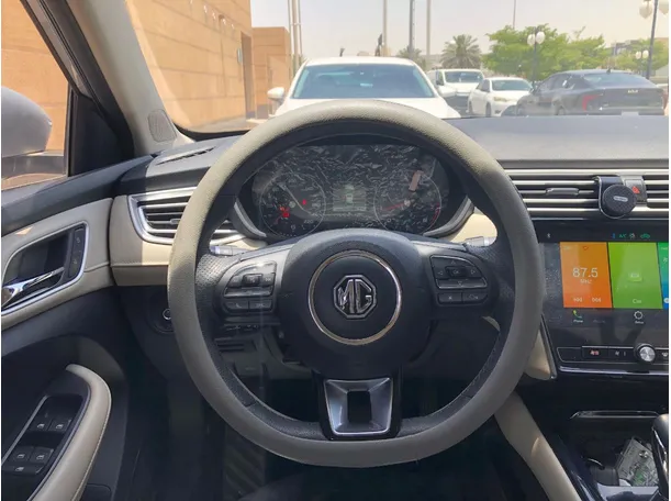 Car image 18