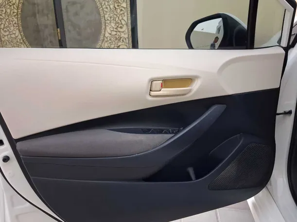 Car image 10