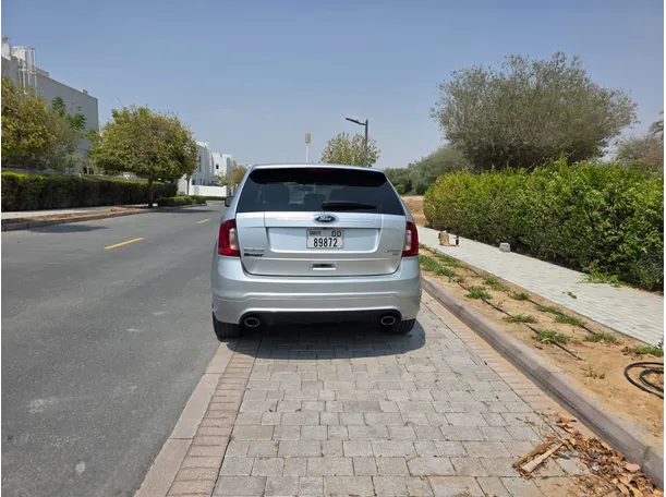 Car image 10