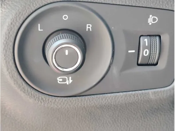 Car image 27
