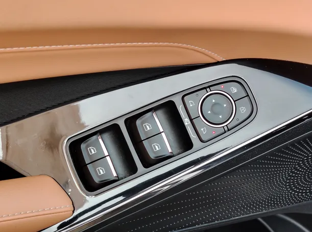 Car image 38