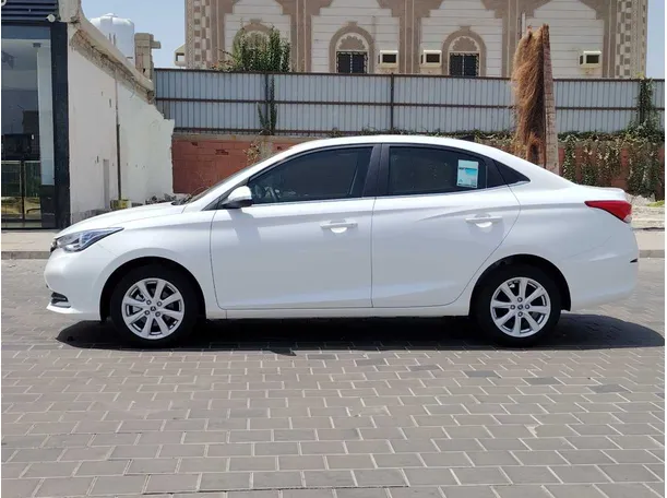 Car image 8