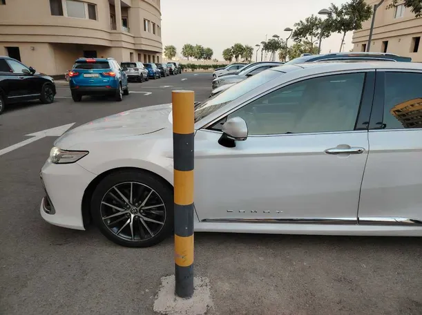 Car image 9